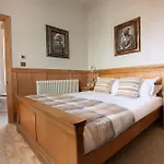 The Old Farmhouse Pub And Rooms